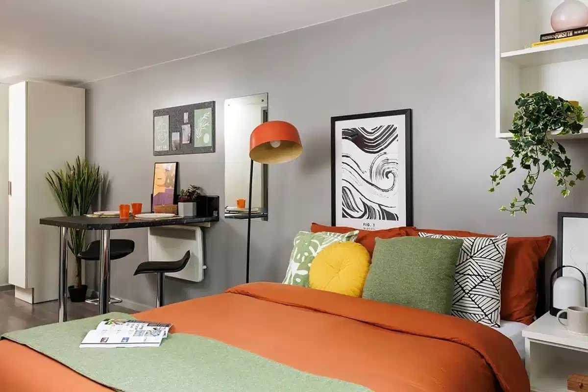 Common Area?w=400&h=260&fit=crop&q=40&auto=format&trim=auto