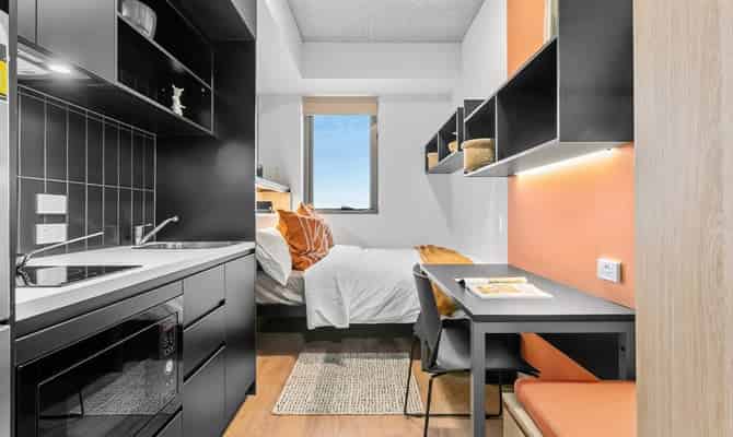 Bathroom?w=400&h=260&fit=crop&q=40&auto=format&trim=auto