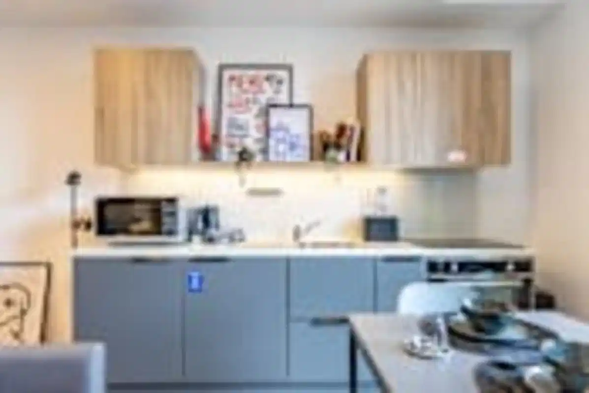 Exterior?w=400&h=260&fit=crop&q=40&auto=format&trim=auto