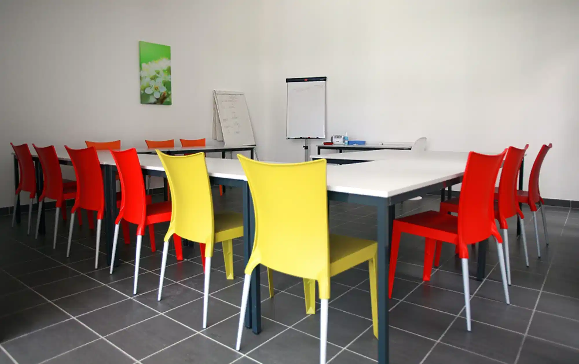 Common Area?w=400&h=260&fit=crop&q=40&auto=format&trim=auto