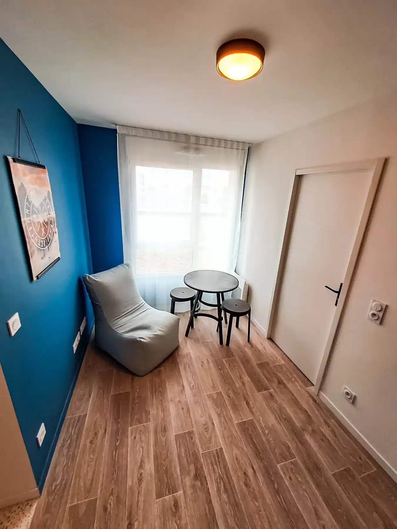 Amenities?w=400&h=260&fit=crop&q=40&auto=format&trim=auto