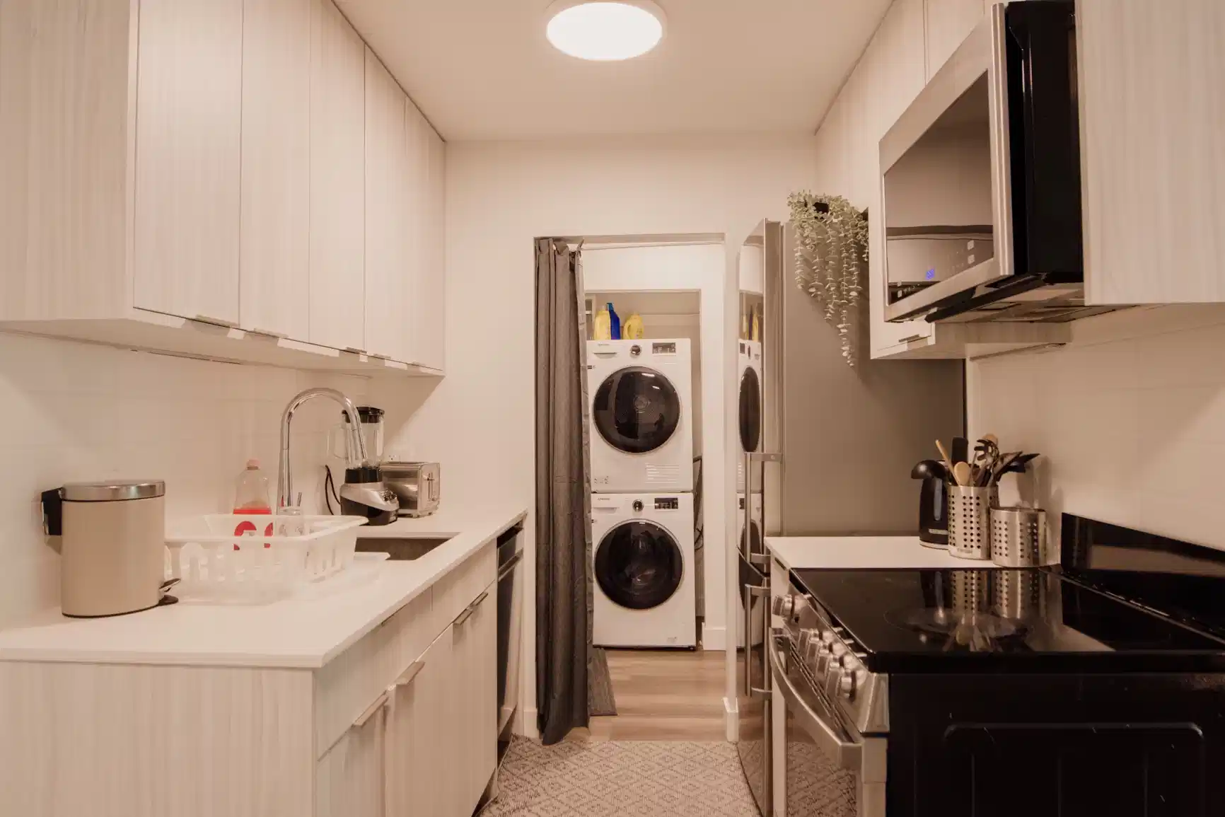 Unit 209 (1 Bed 1 Bath) - Kitchen?w=400&h=260&fit=crop&q=40&auto=format&trim=auto