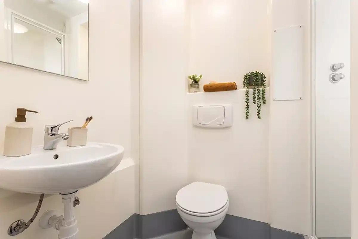 Common Area?w=400&h=260&fit=crop&q=40&auto=format&trim=auto