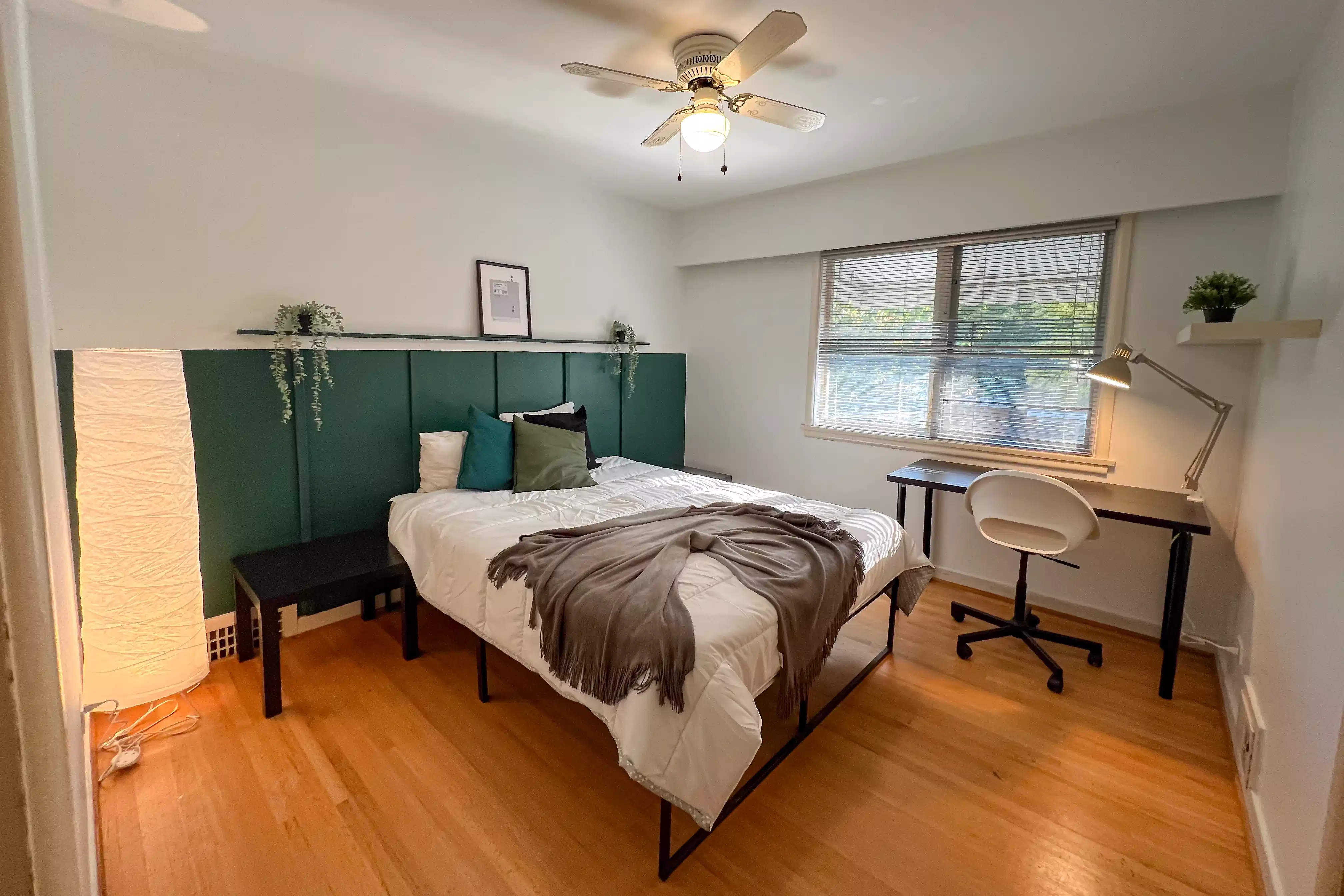 Amenities?w=400&h=260&fit=crop&q=40&auto=format&trim=auto