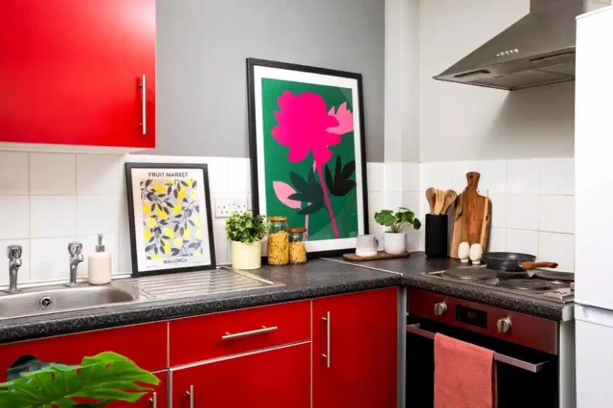 Exterior?w=400&h=260&fit=crop&q=40&auto=format&trim=auto