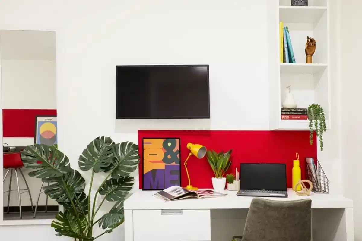 Common Area?w=400&h=260&fit=crop&q=40&auto=format&trim=auto