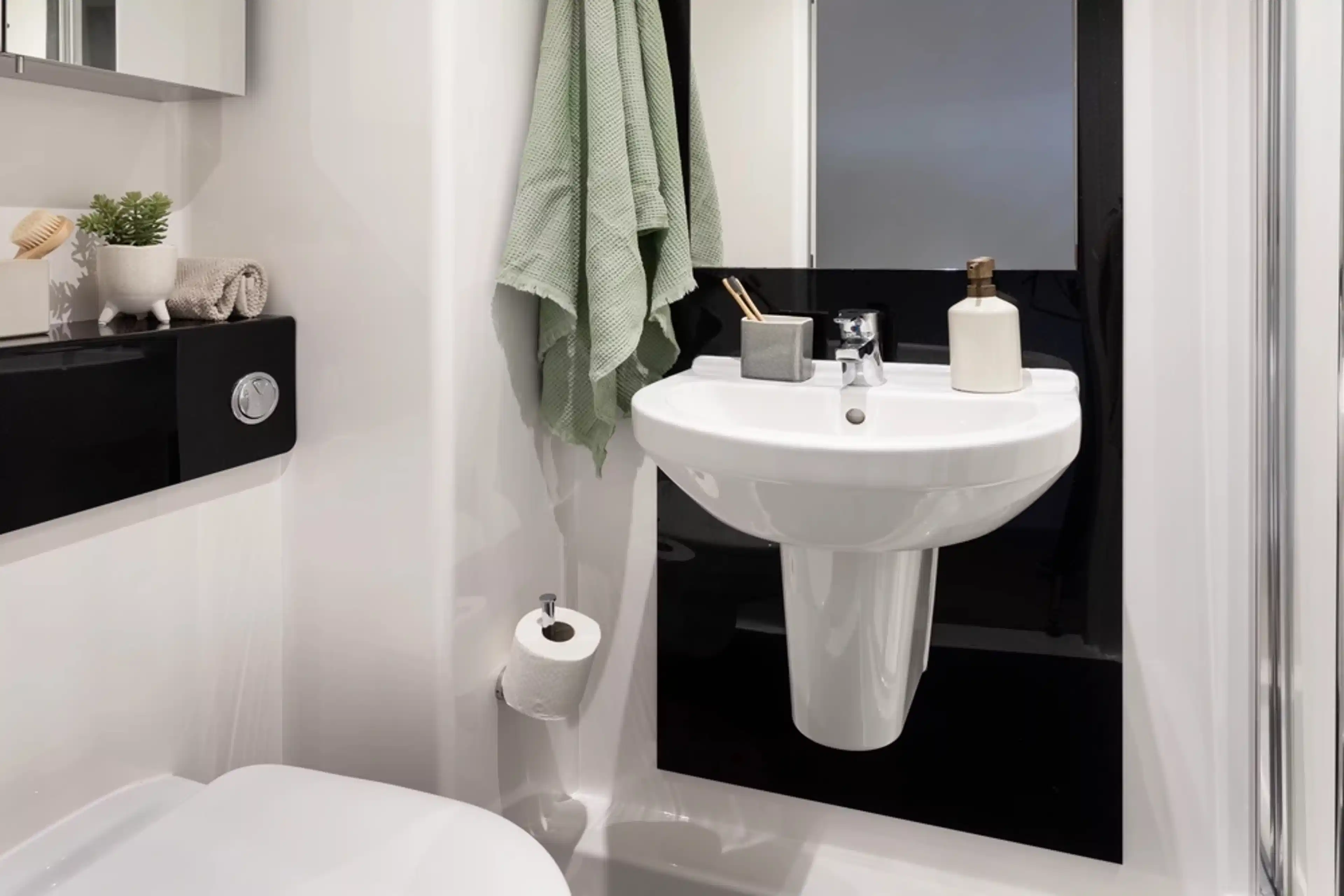 Exterior?w=400&h=260&fit=crop&q=40&auto=format&trim=auto