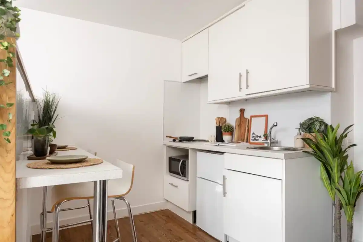 Common Area?w=400&h=260&fit=crop&q=40&auto=format&trim=auto