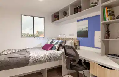 Kitchen?w=400&h=260&fit=crop&q=40&auto=format&trim=auto
