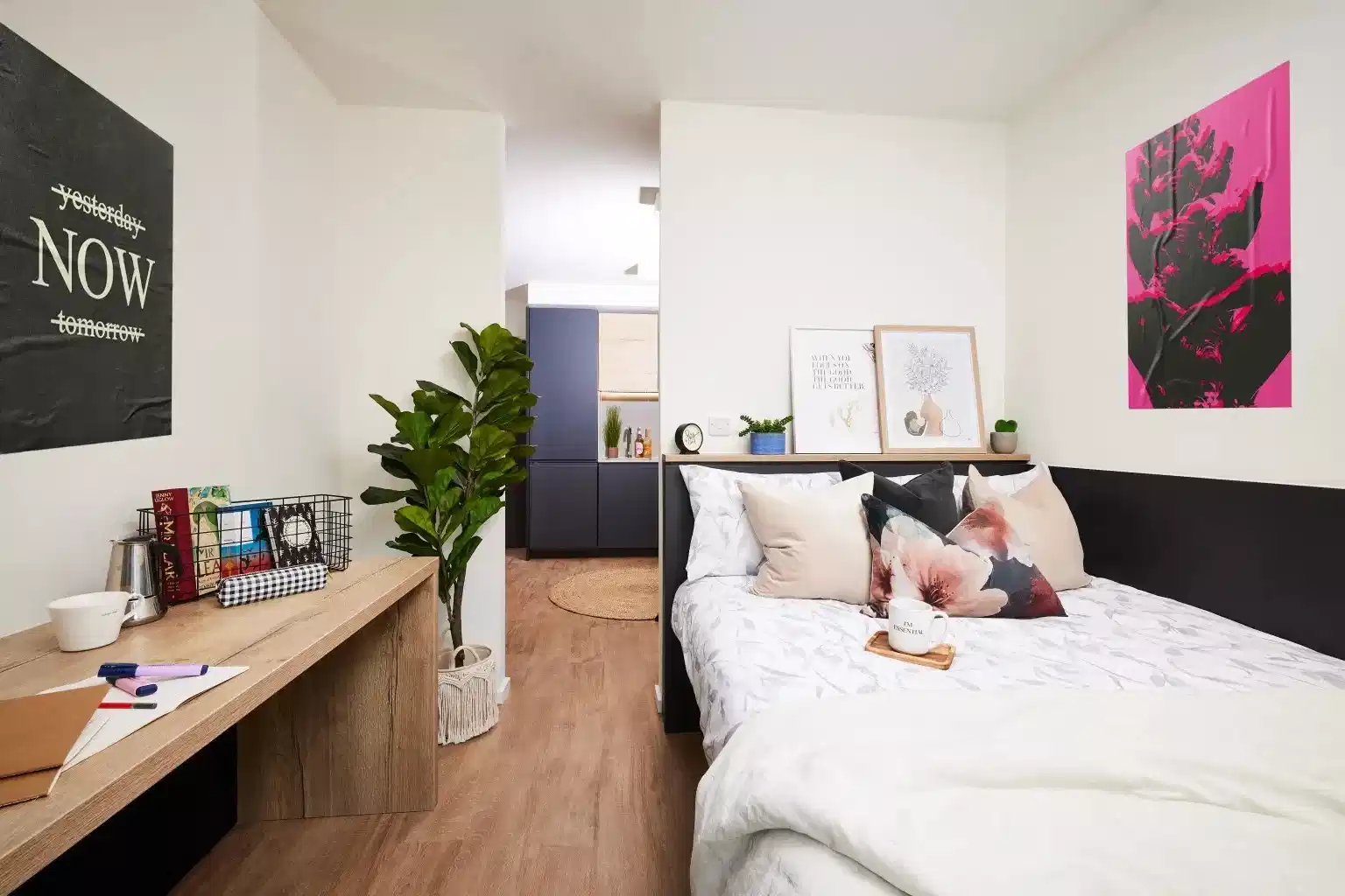 Common Area?w=400&h=260&fit=crop&q=40&auto=format&trim=auto