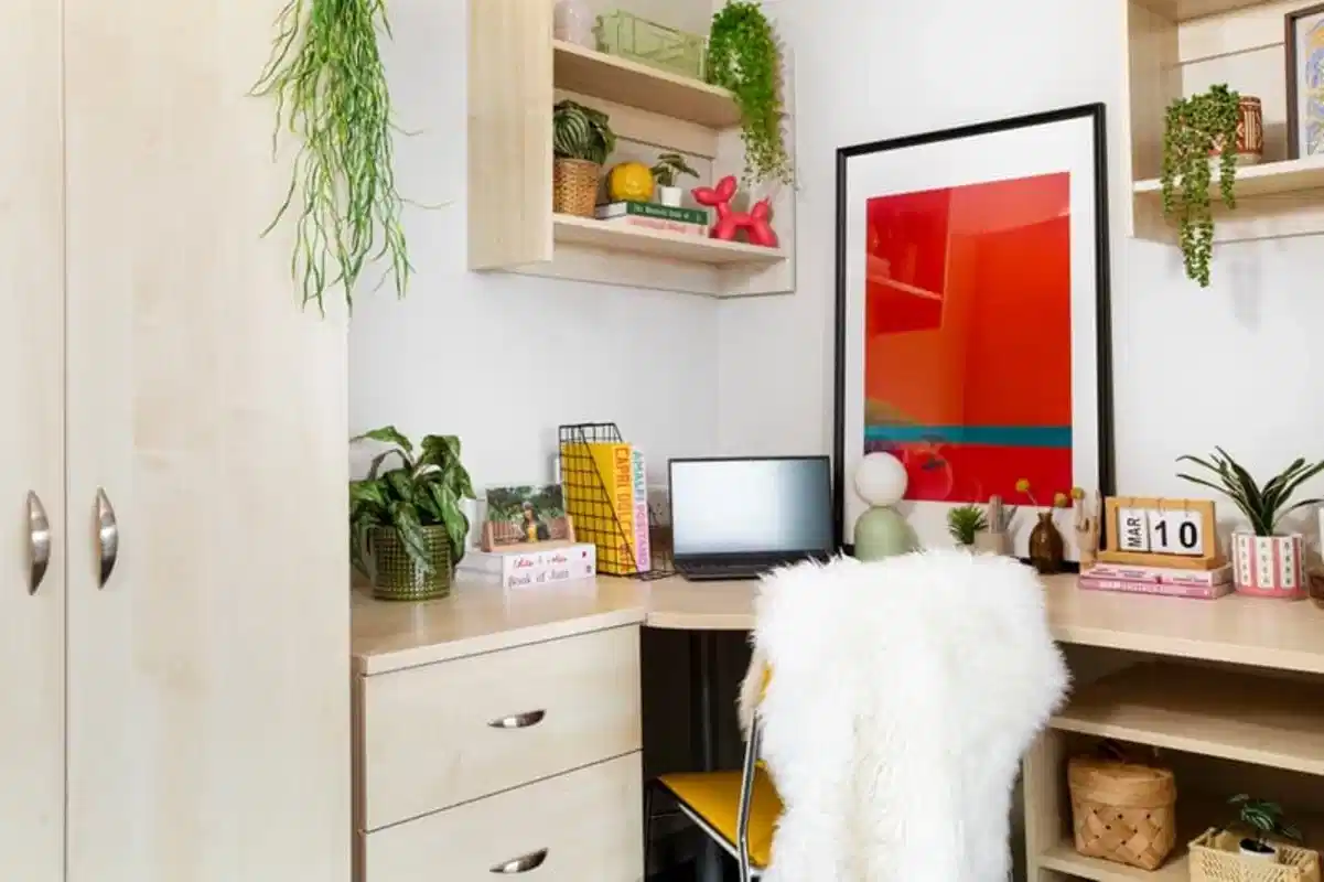 Amenities?w=400&h=260&fit=crop&q=40&auto=format&trim=auto