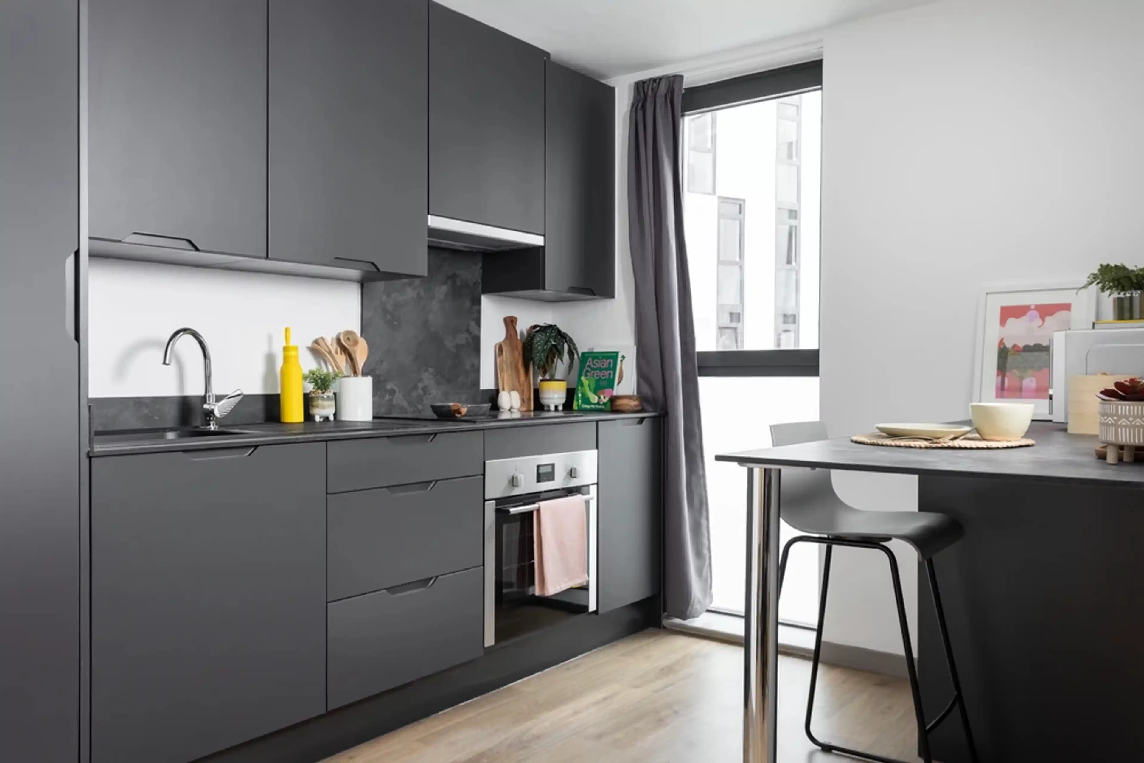 Common Area?w=400&h=260&fit=crop&q=40&auto=format&trim=auto