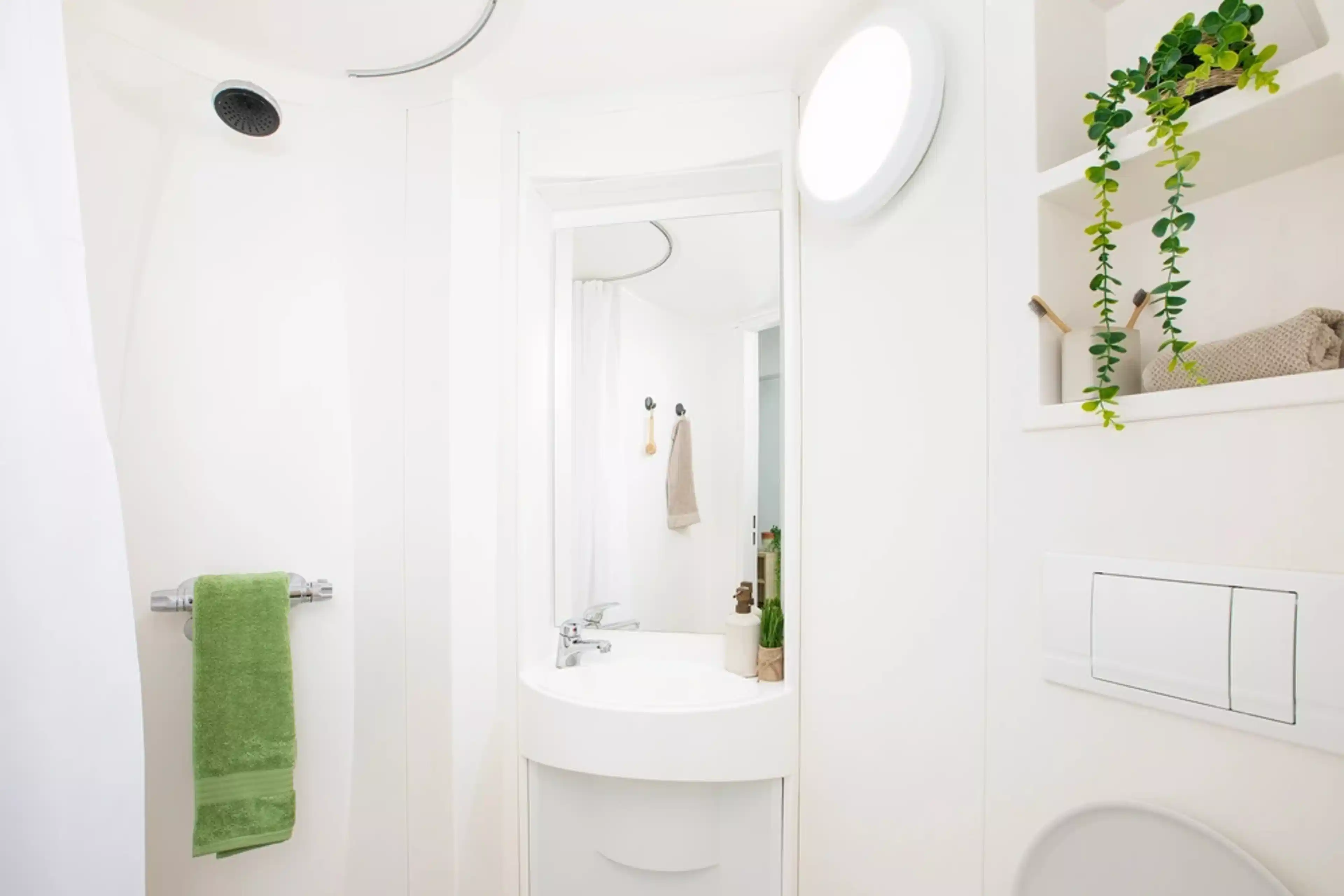 Exterior?w=400&h=260&fit=crop&q=40&auto=format&trim=auto