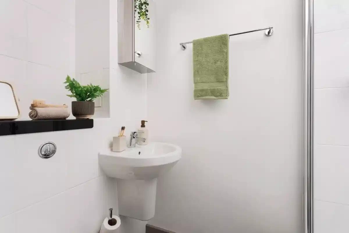 Common Area?w=400&h=260&fit=crop&q=40&auto=format&trim=auto