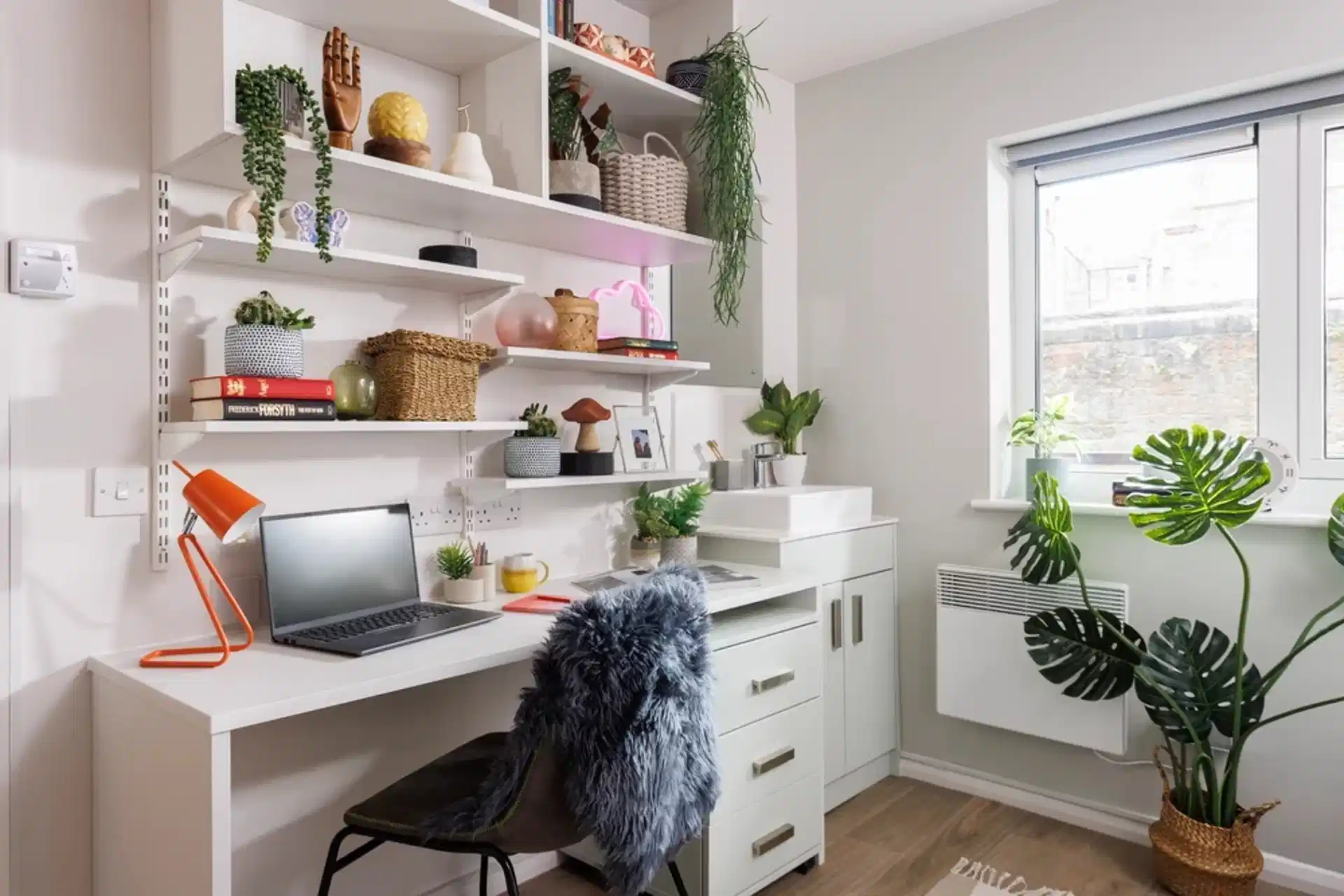 Common Area?w=400&h=260&fit=crop&q=40&auto=format&trim=auto