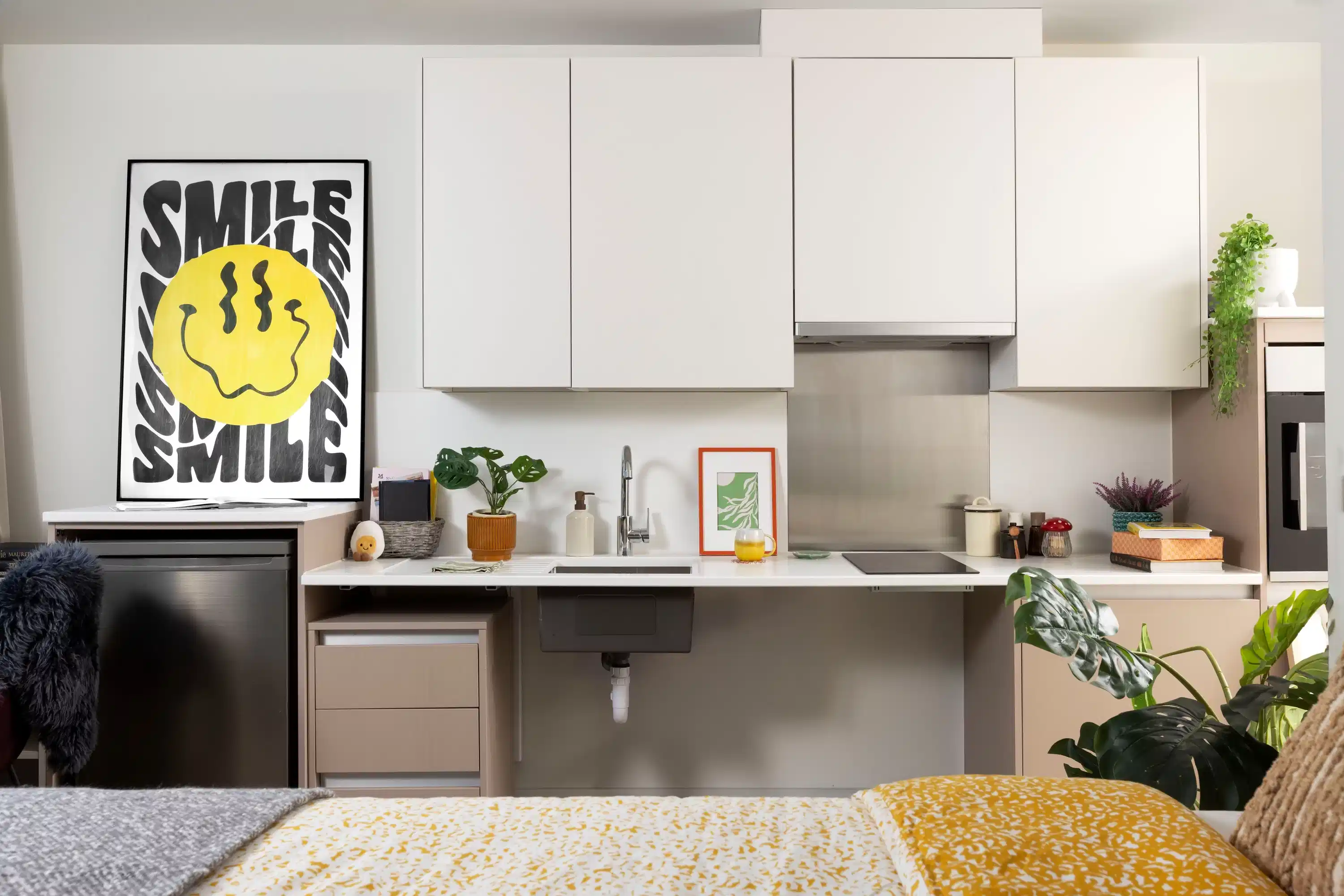 Exterior?w=400&h=260&fit=crop&q=40&auto=format&trim=auto