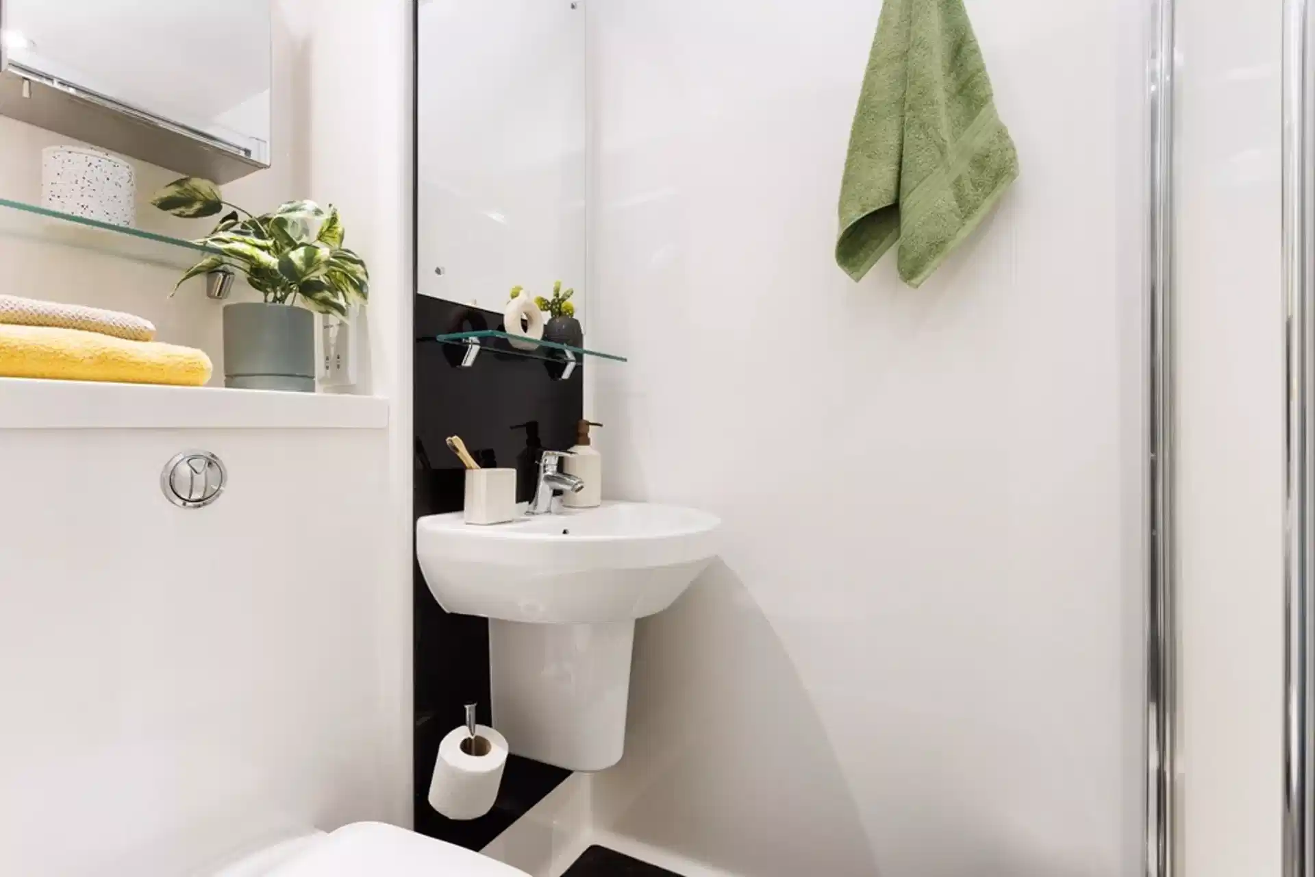 Common Area?w=400&h=260&fit=crop&q=40&auto=format&trim=auto