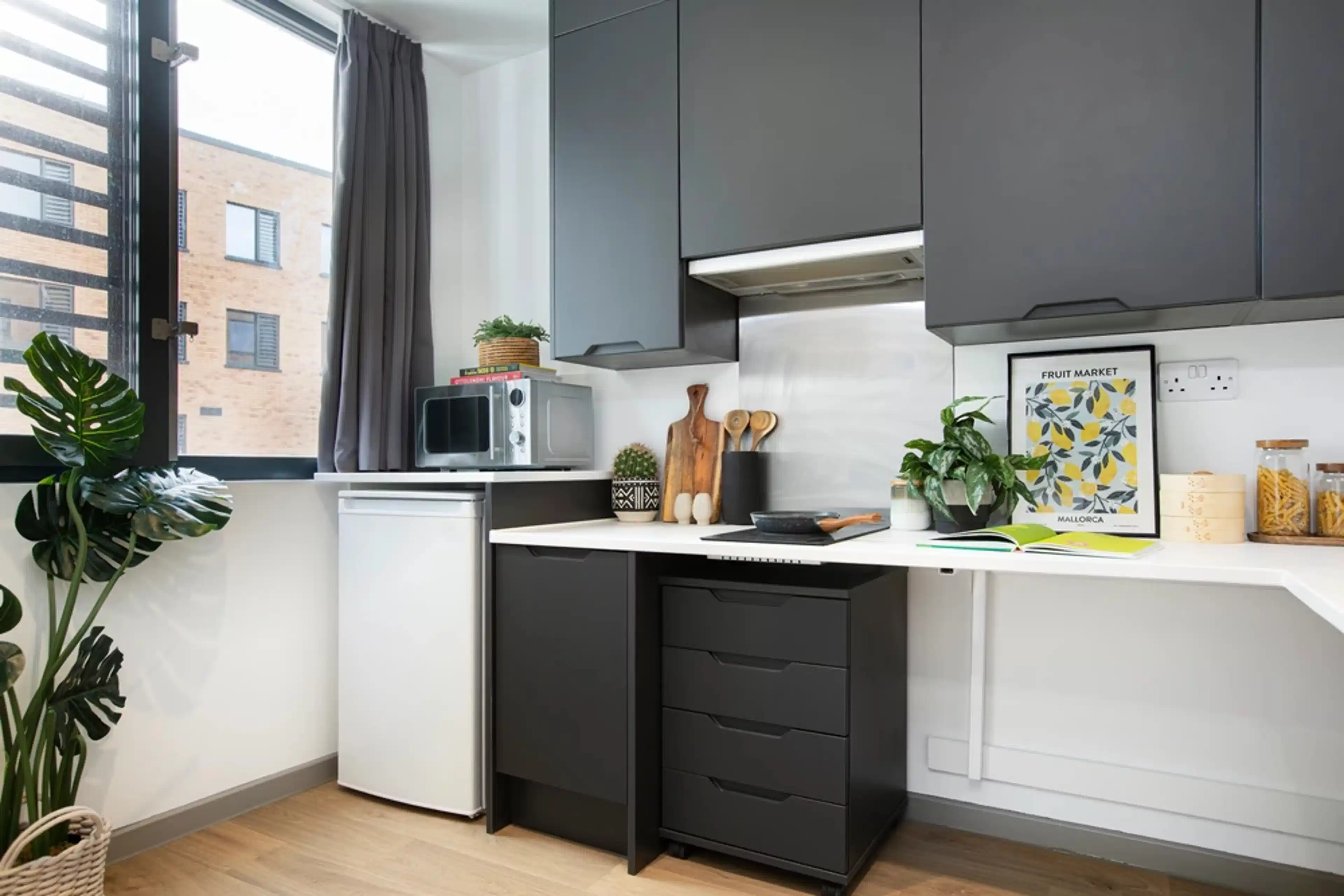 Common Area?w=400&h=260&fit=crop&q=40&auto=format&trim=auto