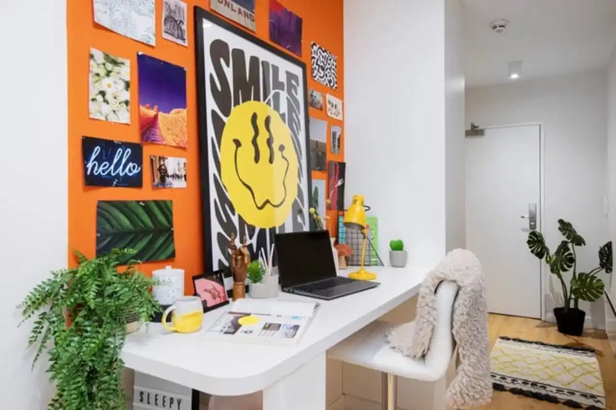 Common Area?w=400&h=260&fit=crop&q=40&auto=format&trim=auto