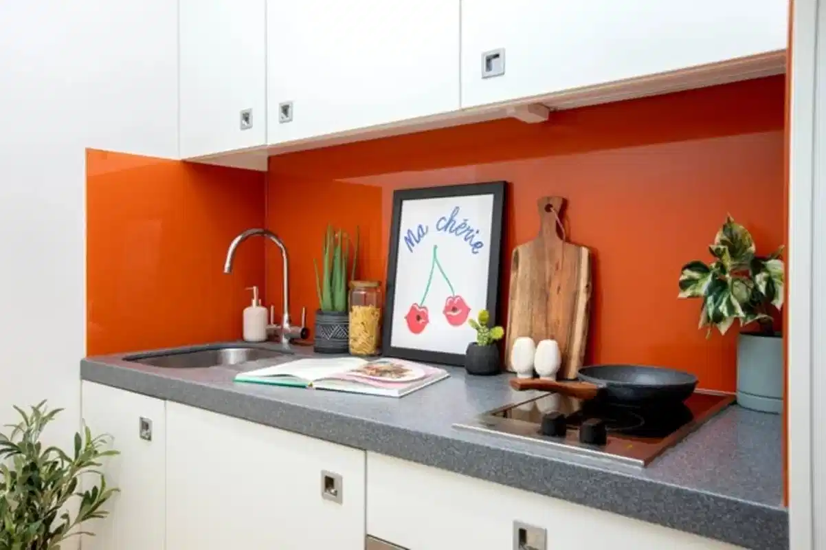 Common Area?w=400&h=260&fit=crop&q=40&auto=format&trim=auto