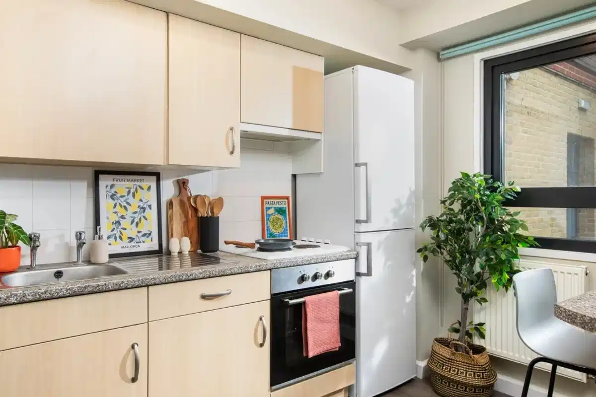 Amenities?w=400&h=260&fit=crop&q=40&auto=format&trim=auto