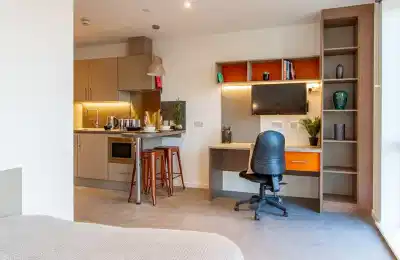 Common Area?w=400&h=260&fit=crop&q=40&auto=format&trim=auto