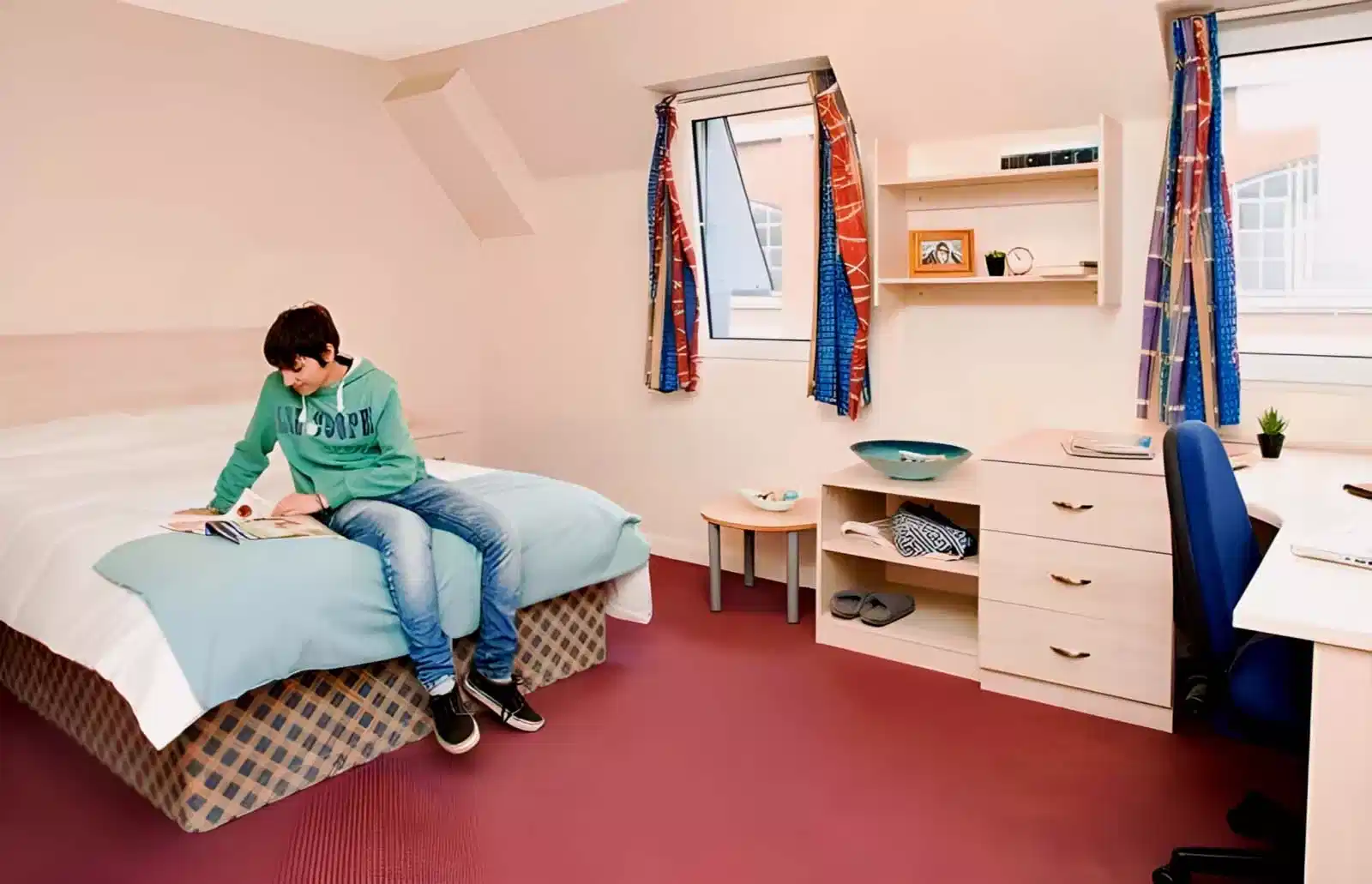Common Area?w=400&h=260&fit=crop&q=40&auto=format&trim=auto