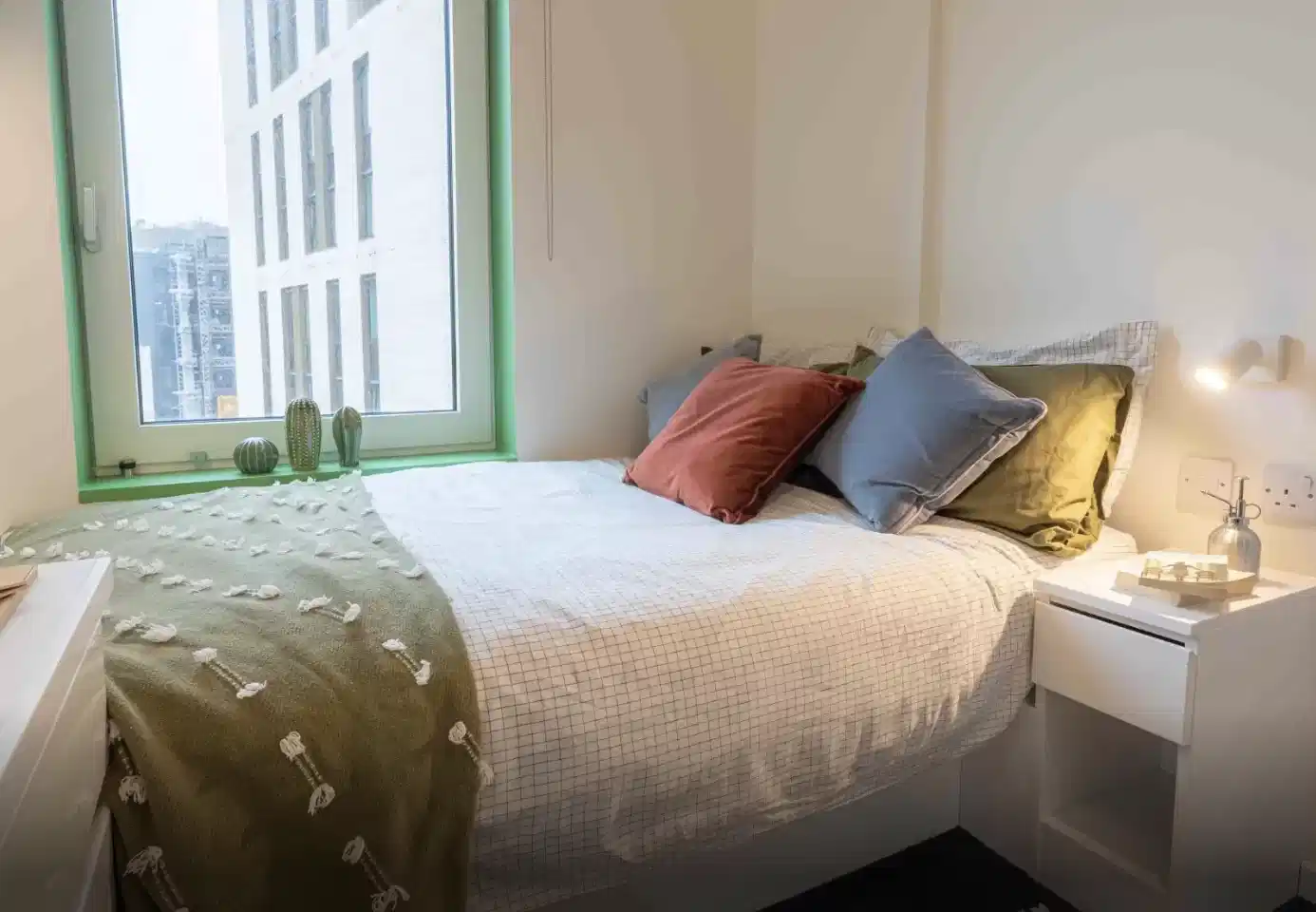 Gold 2 Bed Apt Plus - Bedroom