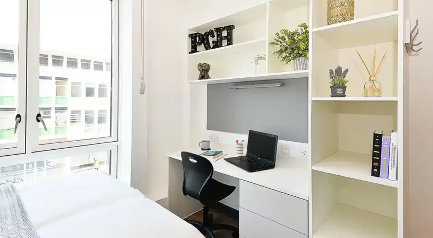 Common Area?w=400&h=260&fit=crop&q=40&auto=format&trim=auto