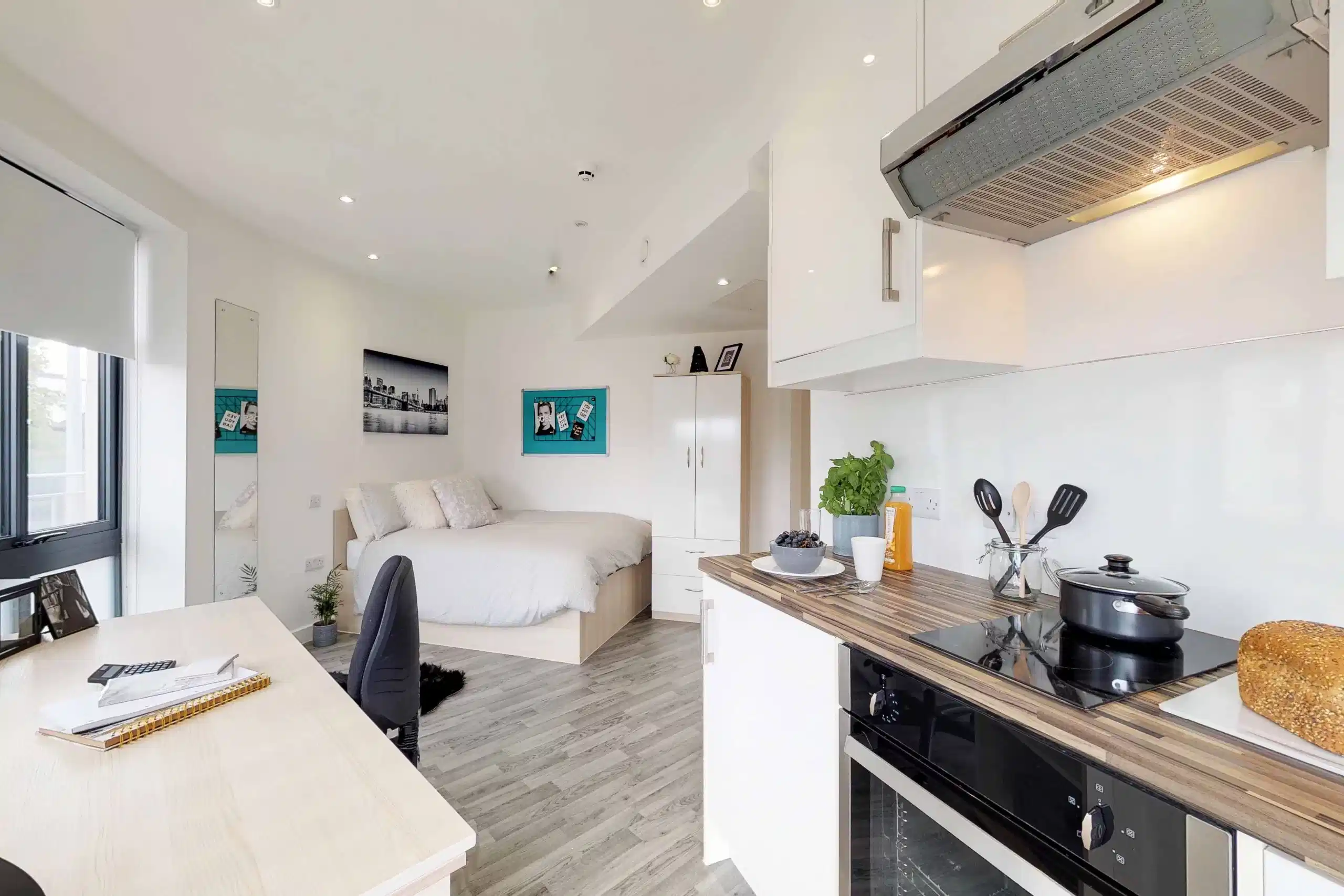 Common Area?w=400&h=260&fit=crop&q=40&auto=format&trim=auto