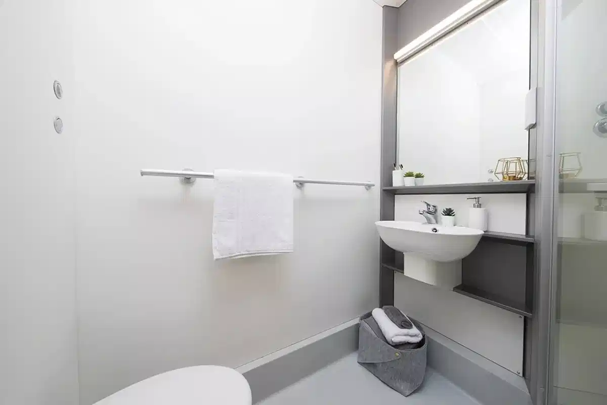 Common Area?w=400&h=260&fit=crop&q=40&auto=format&trim=auto