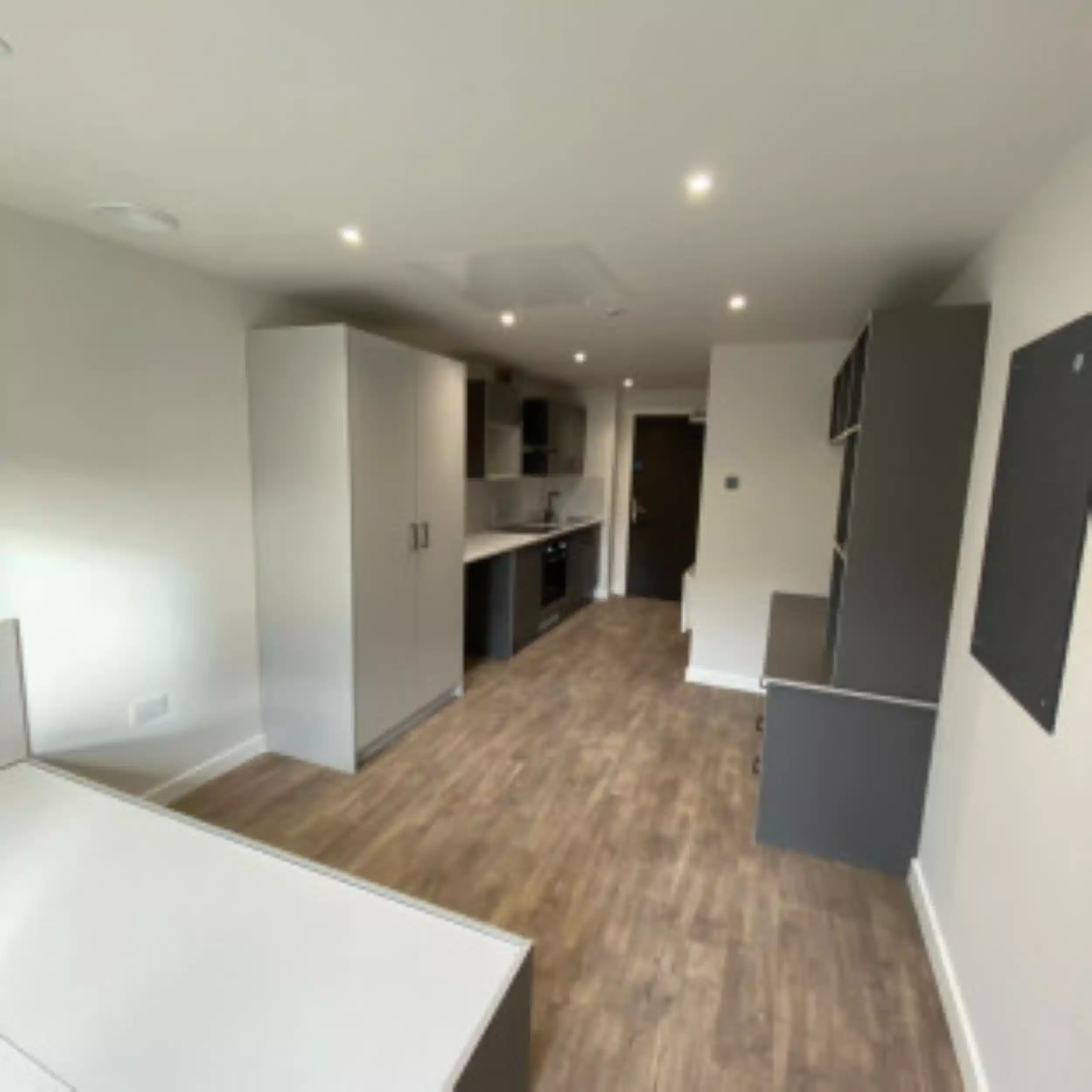 Amenities?w=400&h=260&fit=crop&q=40&auto=format&trim=auto