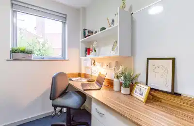 Common Area?w=400&h=260&fit=crop&q=40&auto=format&trim=auto
