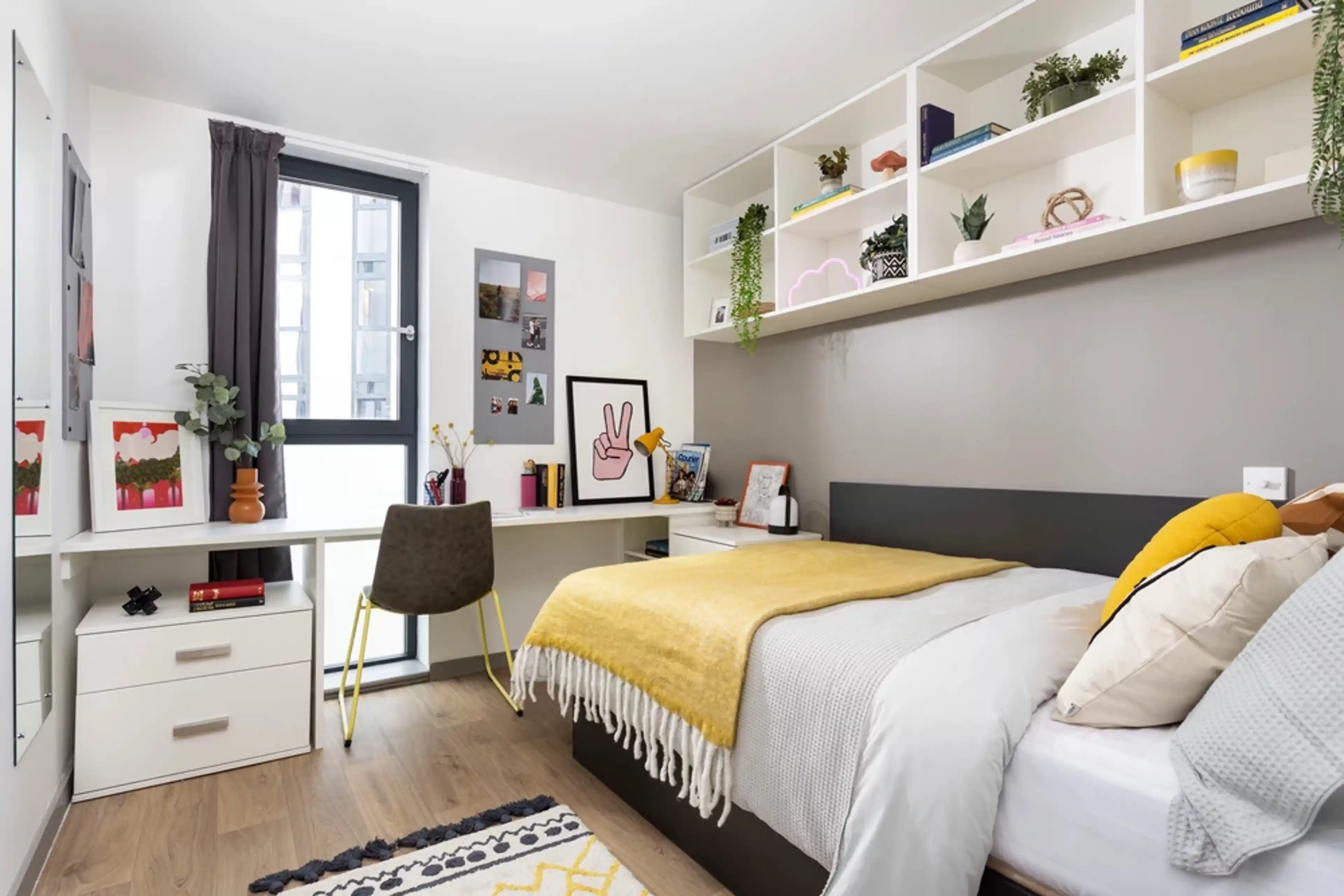 Common Area?w=400&h=260&fit=crop&q=40&auto=format&trim=auto