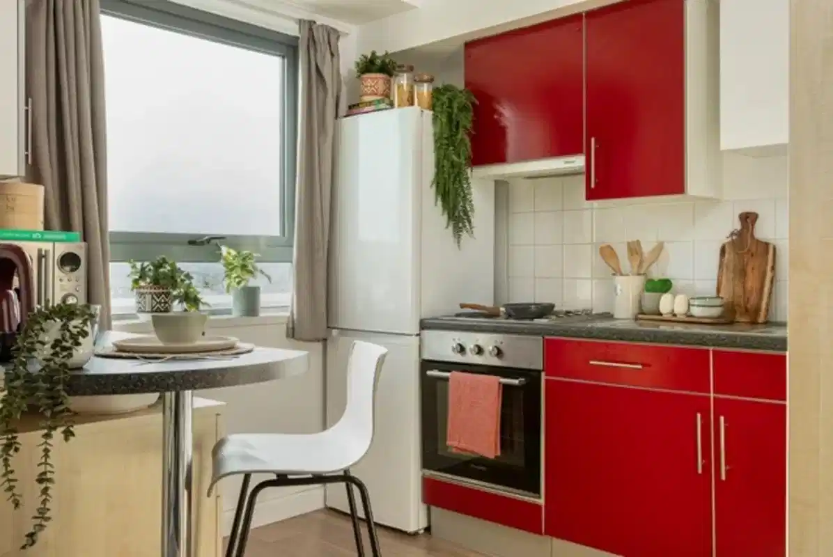 Common Area?w=400&h=260&fit=crop&q=40&auto=format&trim=auto