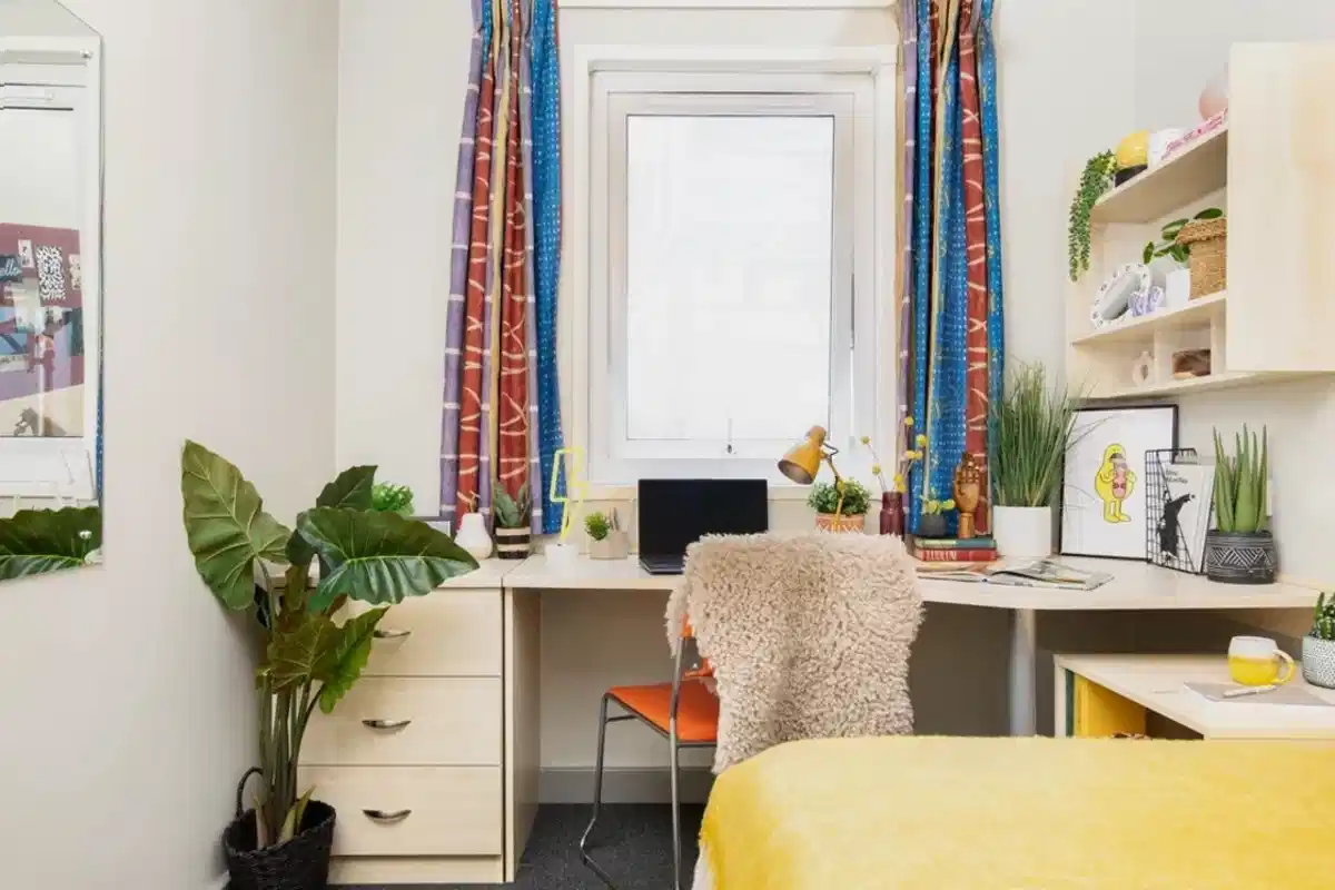 Amenities?w=400&h=260&fit=crop&q=40&auto=format&trim=auto