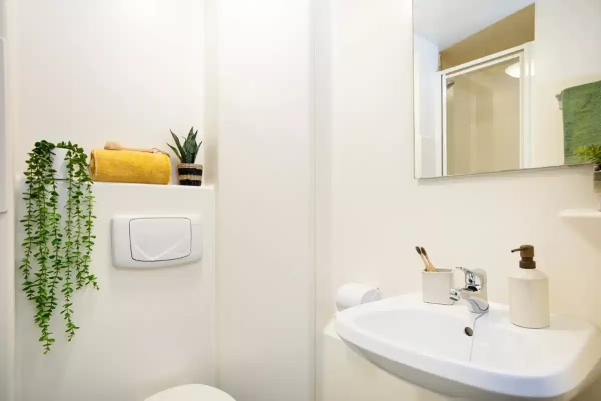 Amenities?w=400&h=260&fit=crop&q=40&auto=format&trim=auto