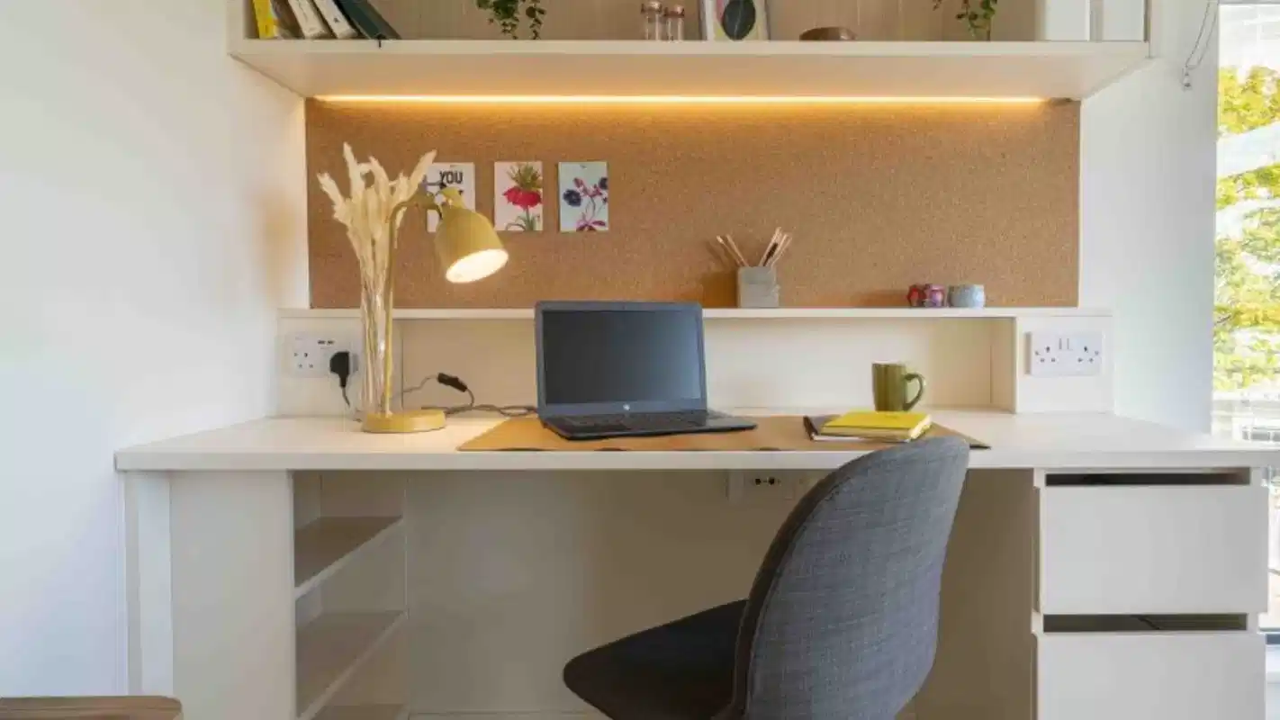 Amenities?w=400&h=260&fit=crop&q=40&auto=format&trim=auto