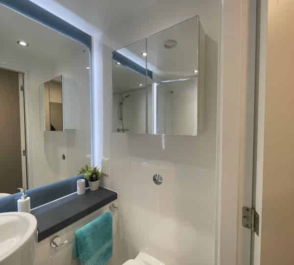 Common Area?w=400&h=260&fit=crop&q=40&auto=format&trim=auto