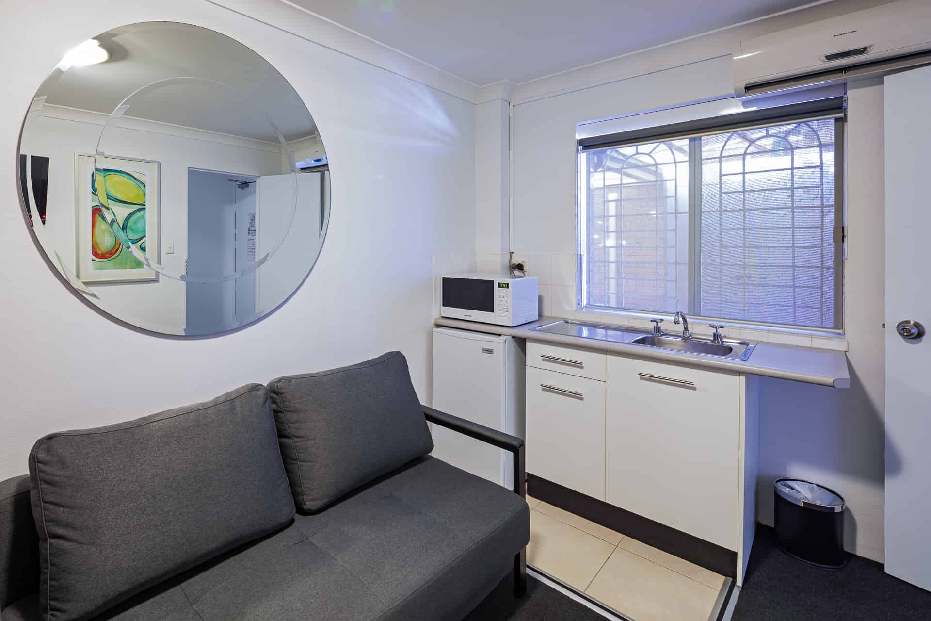 Common Area?w=400&h=260&fit=crop&q=40&auto=format&trim=auto