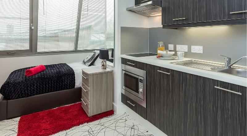 Common Area?w=400&h=260&fit=crop&q=40&auto=format&trim=auto