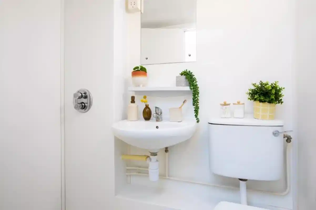 Exterior?w=400&h=260&fit=crop&q=40&auto=format&trim=auto