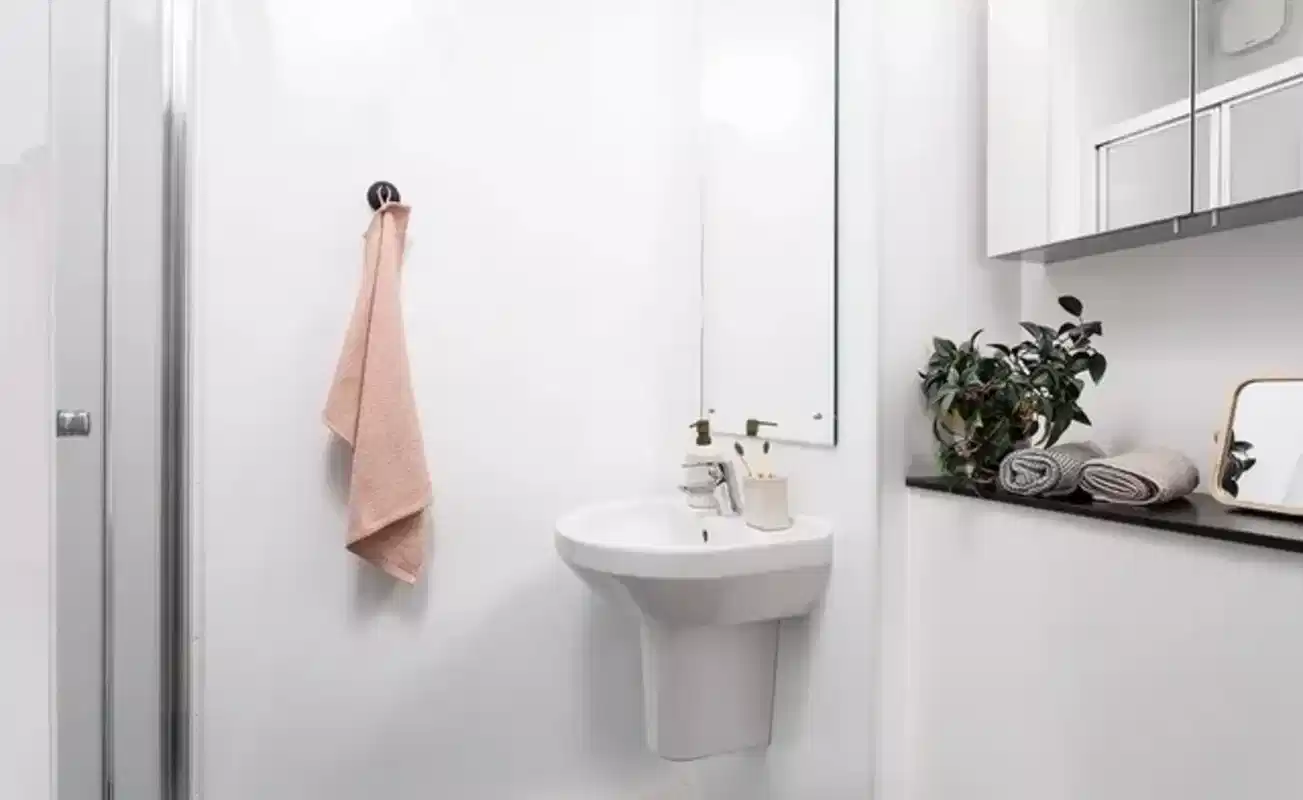 Common Area?w=400&h=260&fit=crop&q=40&auto=format&trim=auto