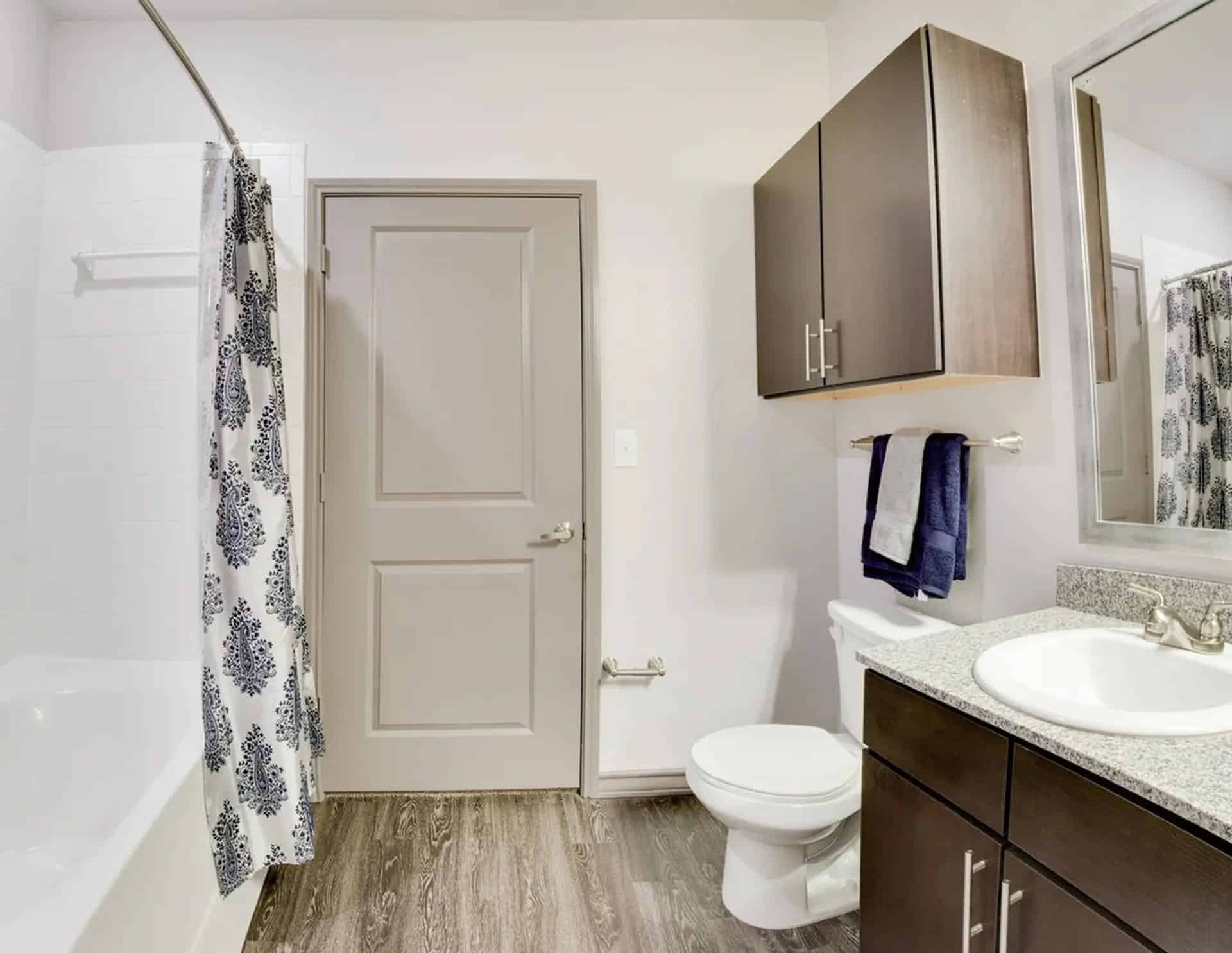 Amenities?w=400&h=260&fit=crop&q=40&auto=format&trim=auto