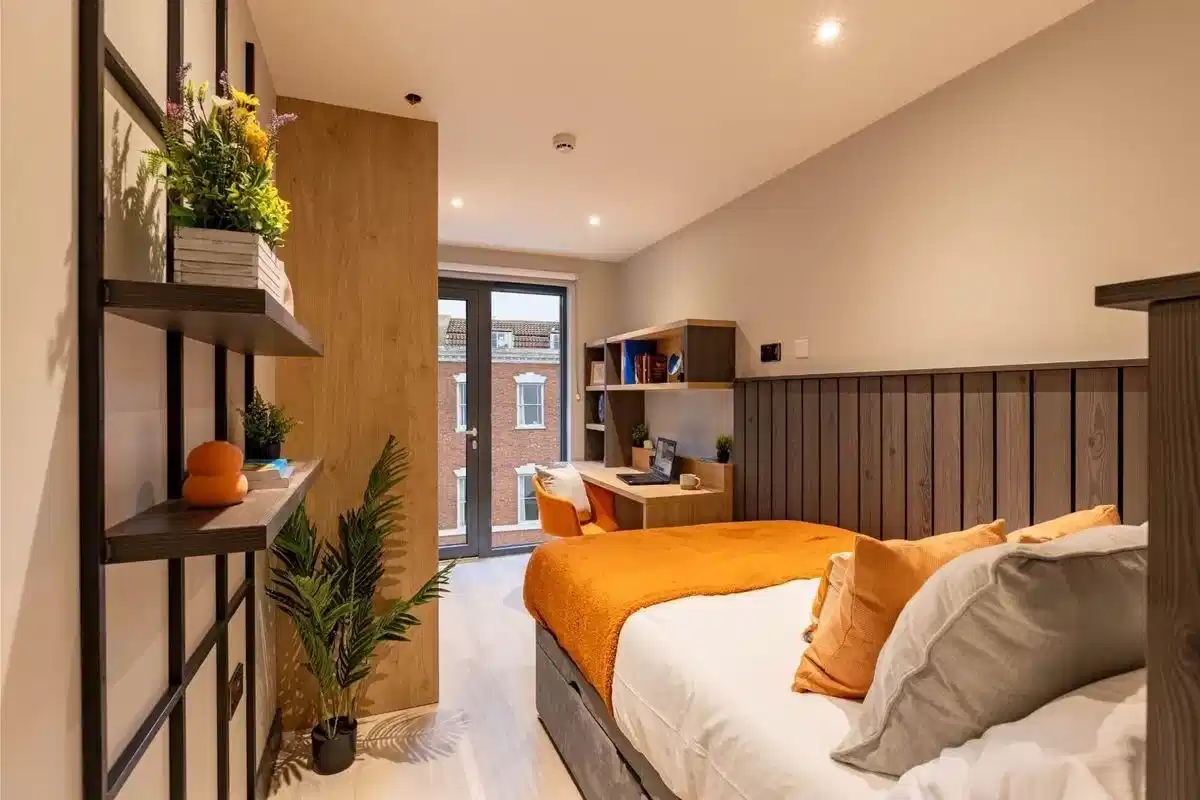 Common Area?w=400&h=260&fit=crop&q=40&auto=format&trim=auto