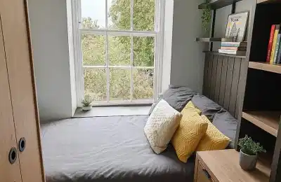 Common Area?w=400&h=260&fit=crop&q=40&auto=format&trim=auto