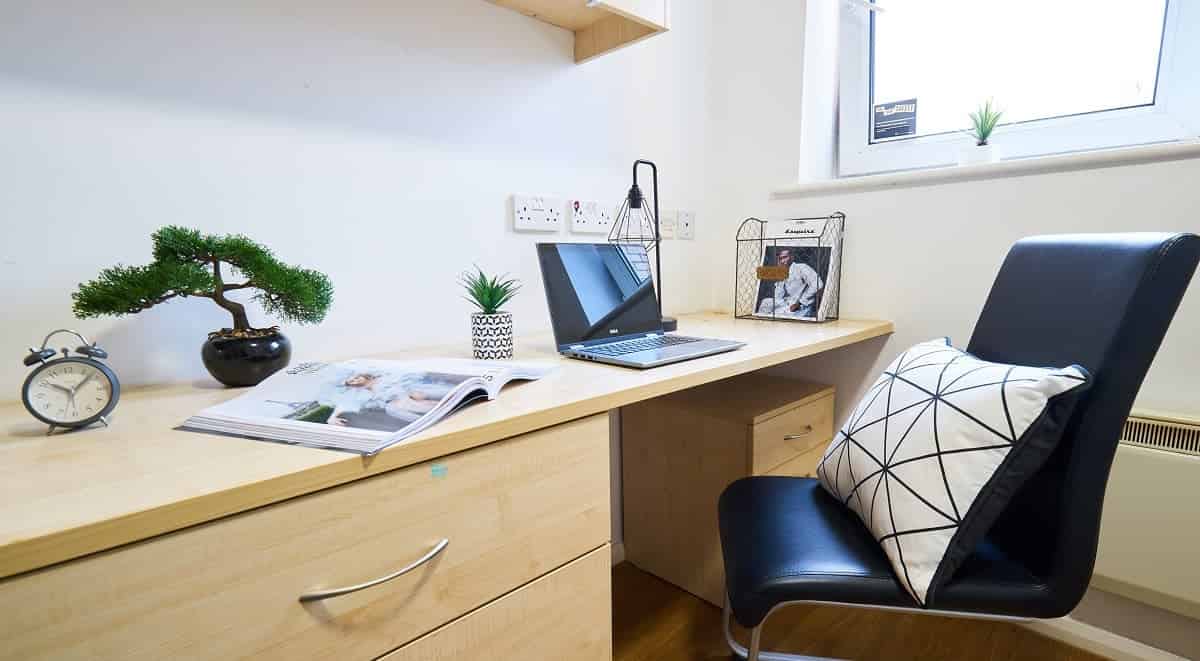 Common Area?w=400&h=260&fit=crop&q=40&auto=format&trim=auto