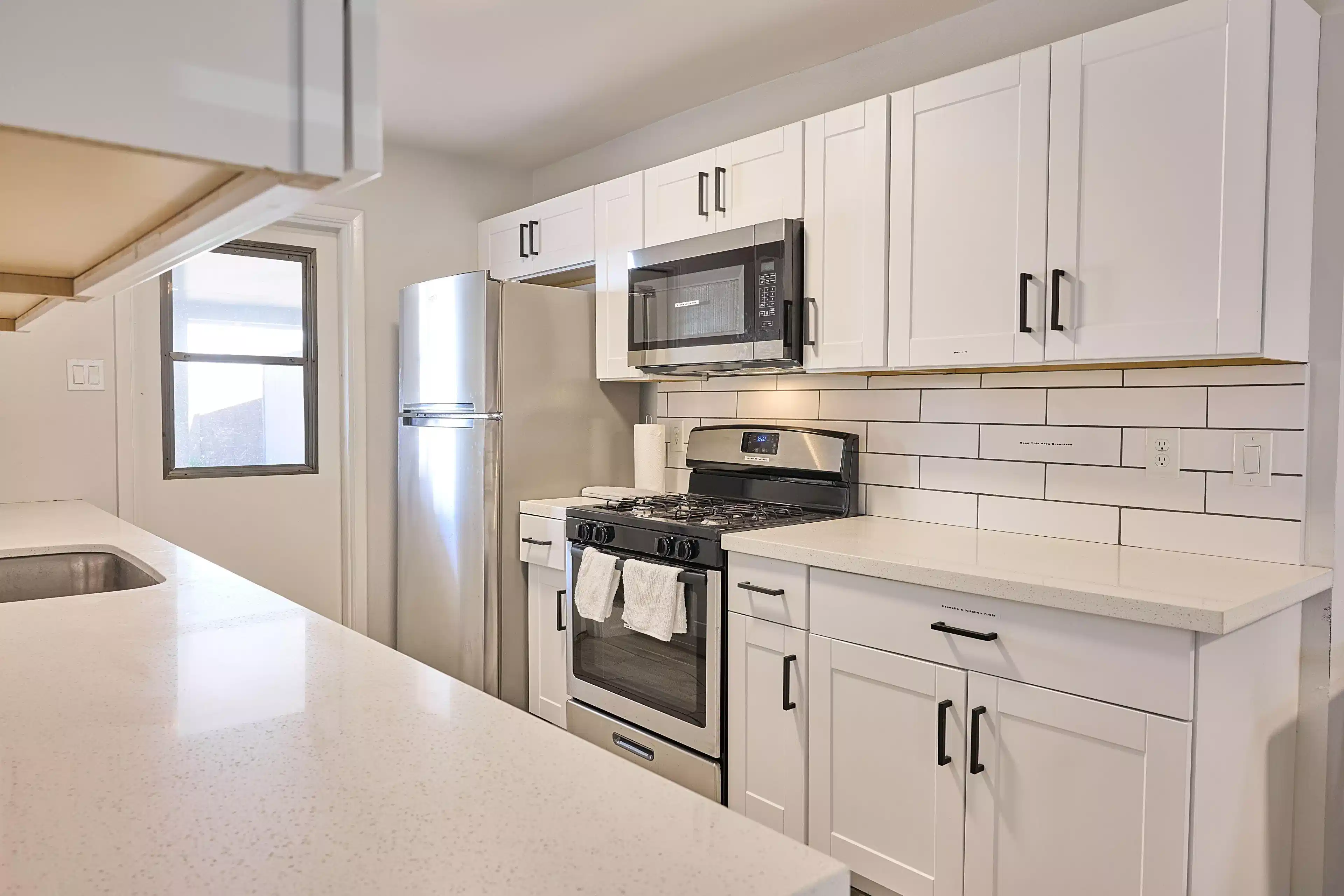#39999: Room in 5 Bed 3 Bath - Bathroom?w=400&h=260&fit=crop&q=40&auto=format&trim=auto