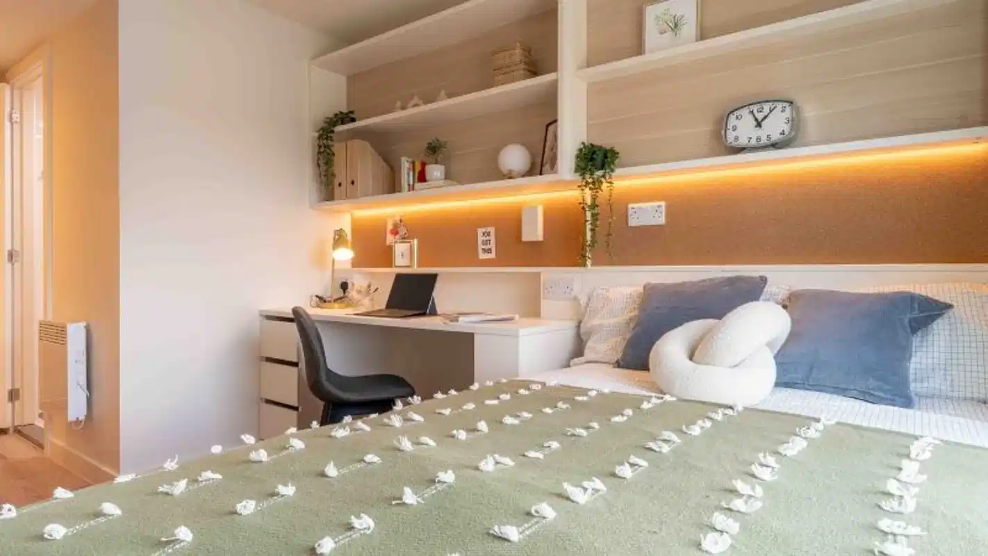 Gold En Suite