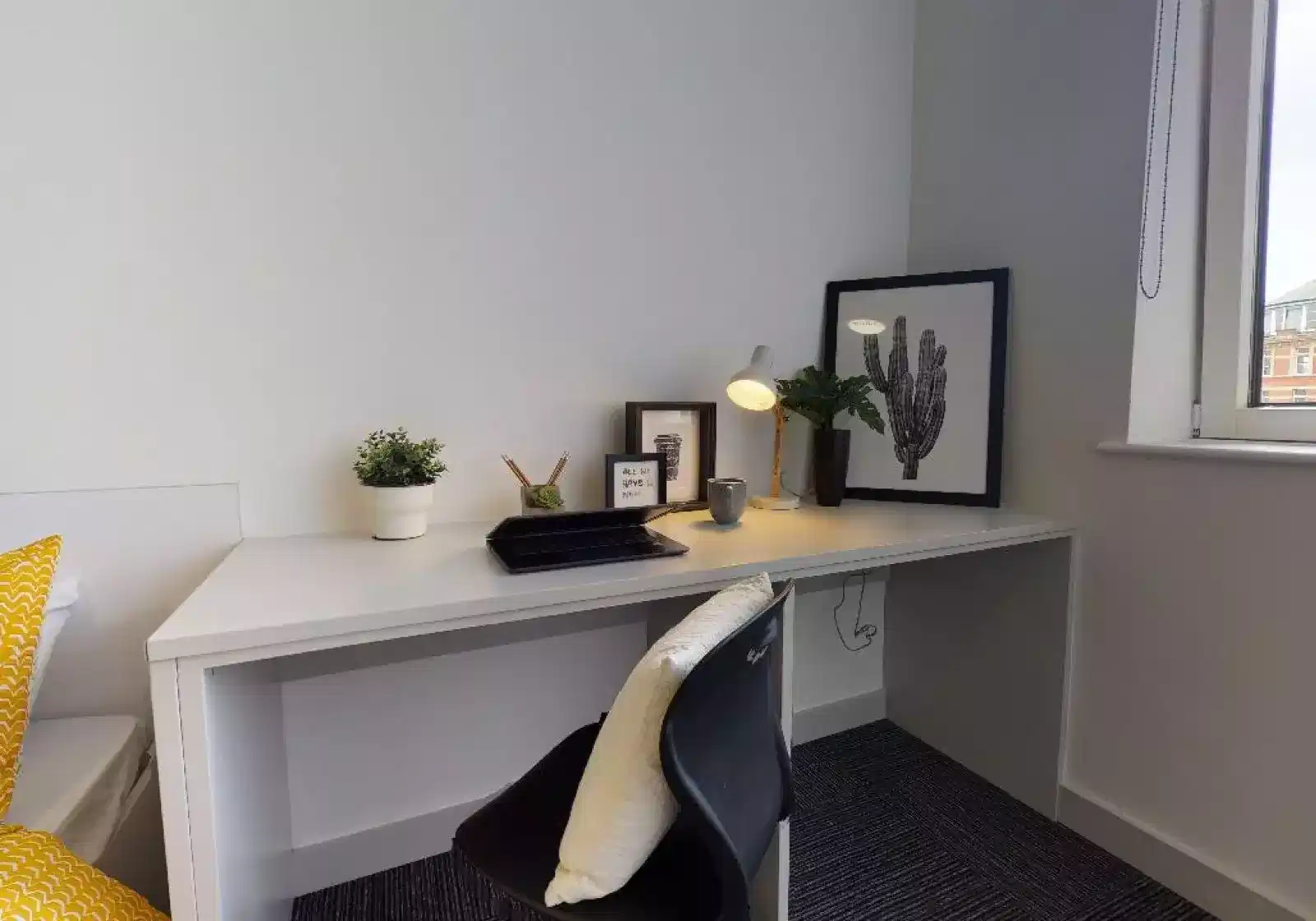 Amenities?w=400&h=260&fit=crop&q=40&auto=format&trim=auto